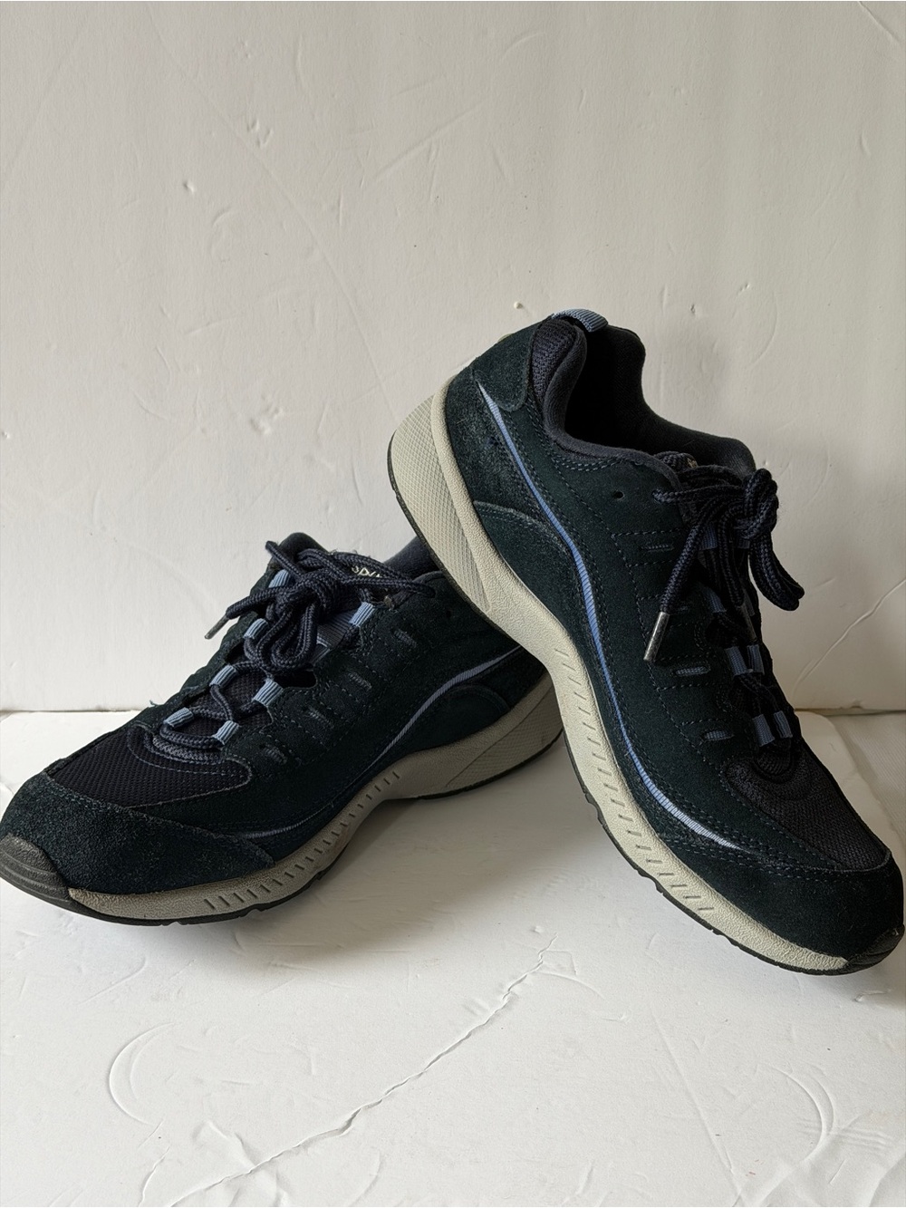 Easy Spirit Men's Black and Gray Comfort Lace-Up Sneakers